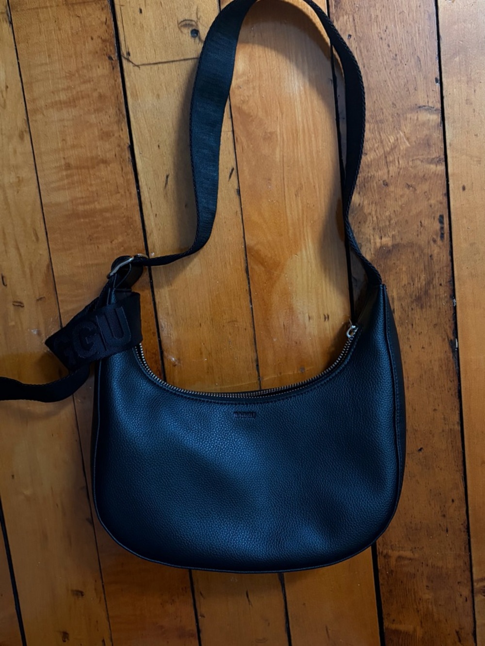 BAGGU Small Leather Crescent Bag